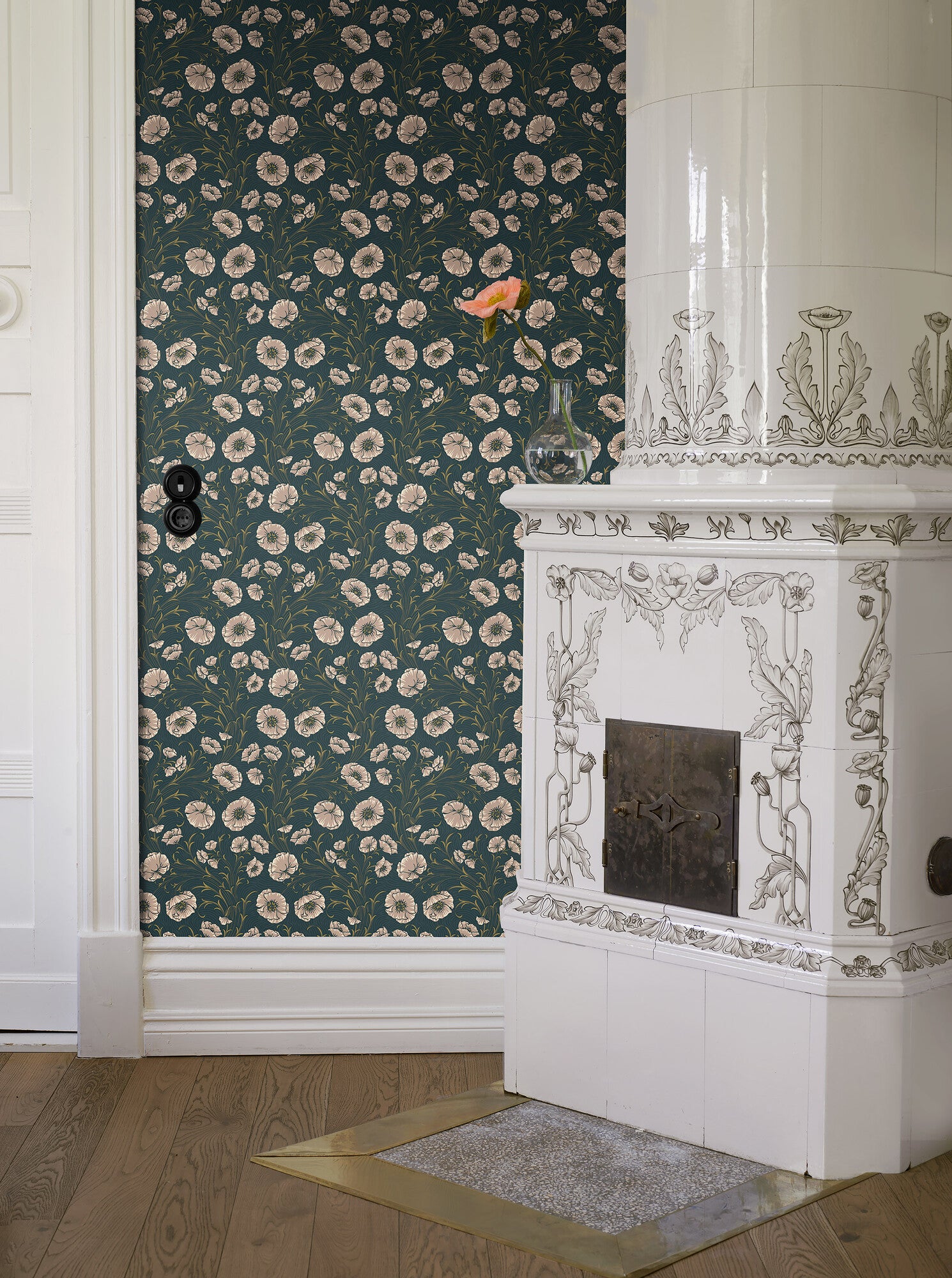 Poppy Flow, blommor på brun botten