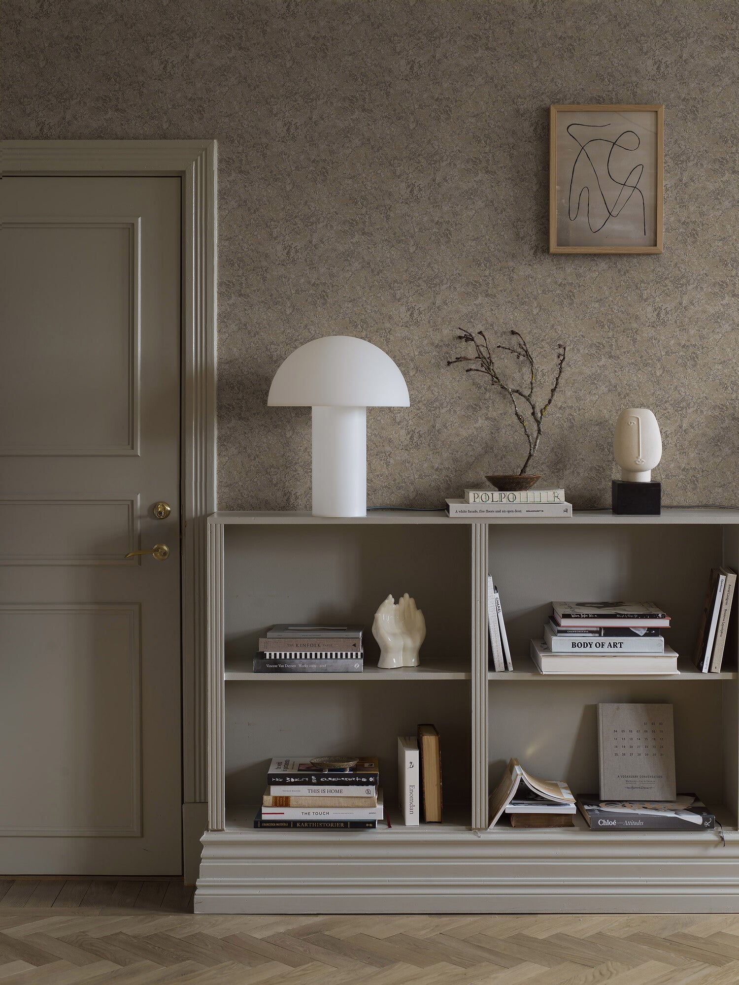 Travertine tapet i ljust bruna toner