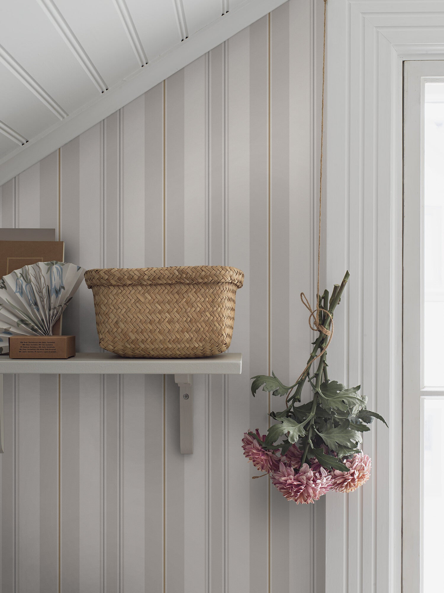 Gustaf, grå och vit tapet