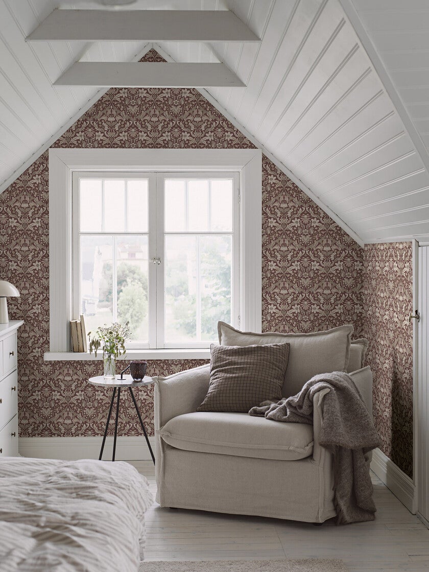 Blomsterfröjd, röd vit och grön tapet