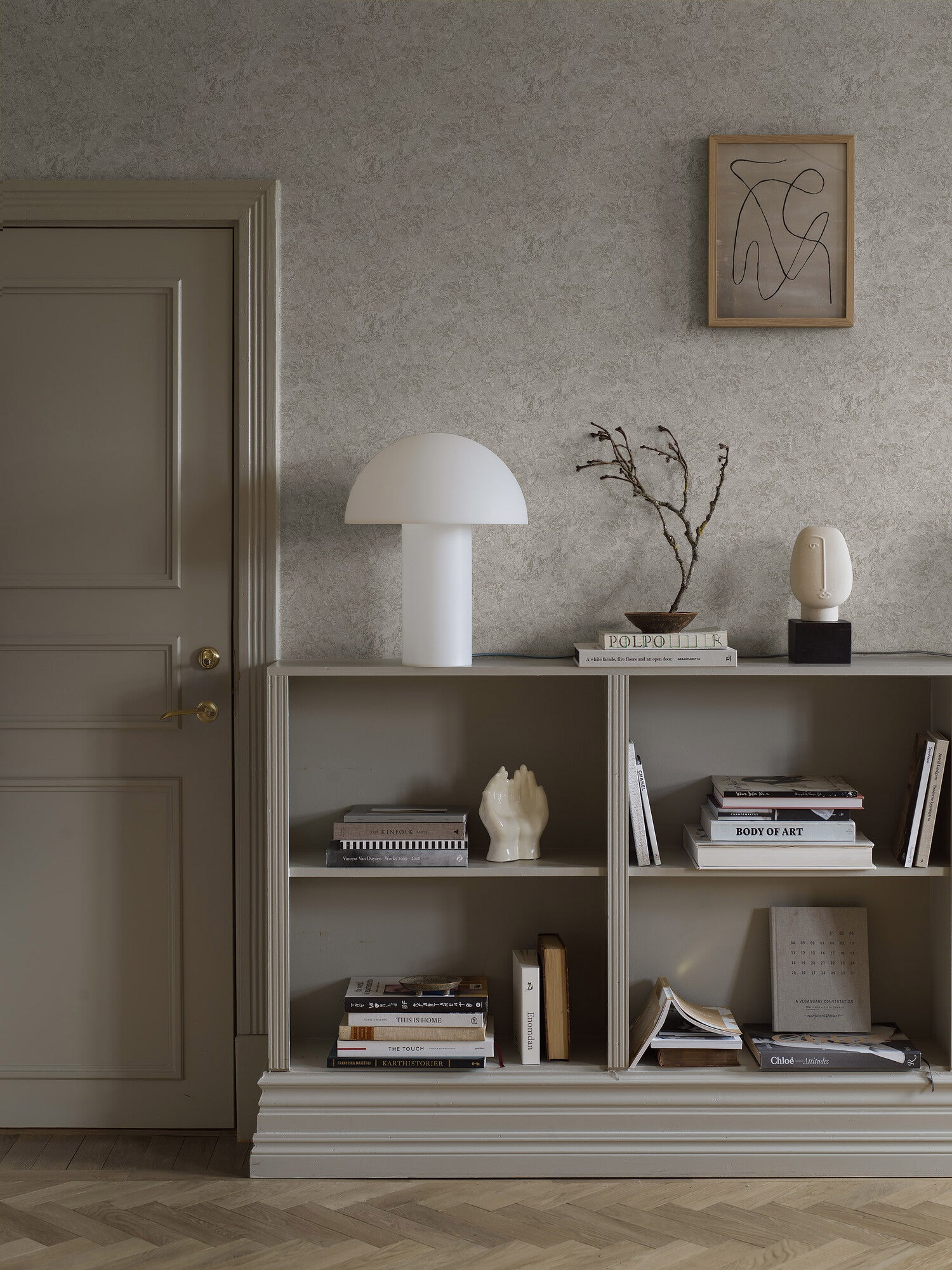 Travertine tapet i ljust grå toner