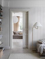 Gustaf, vit och beige tapet