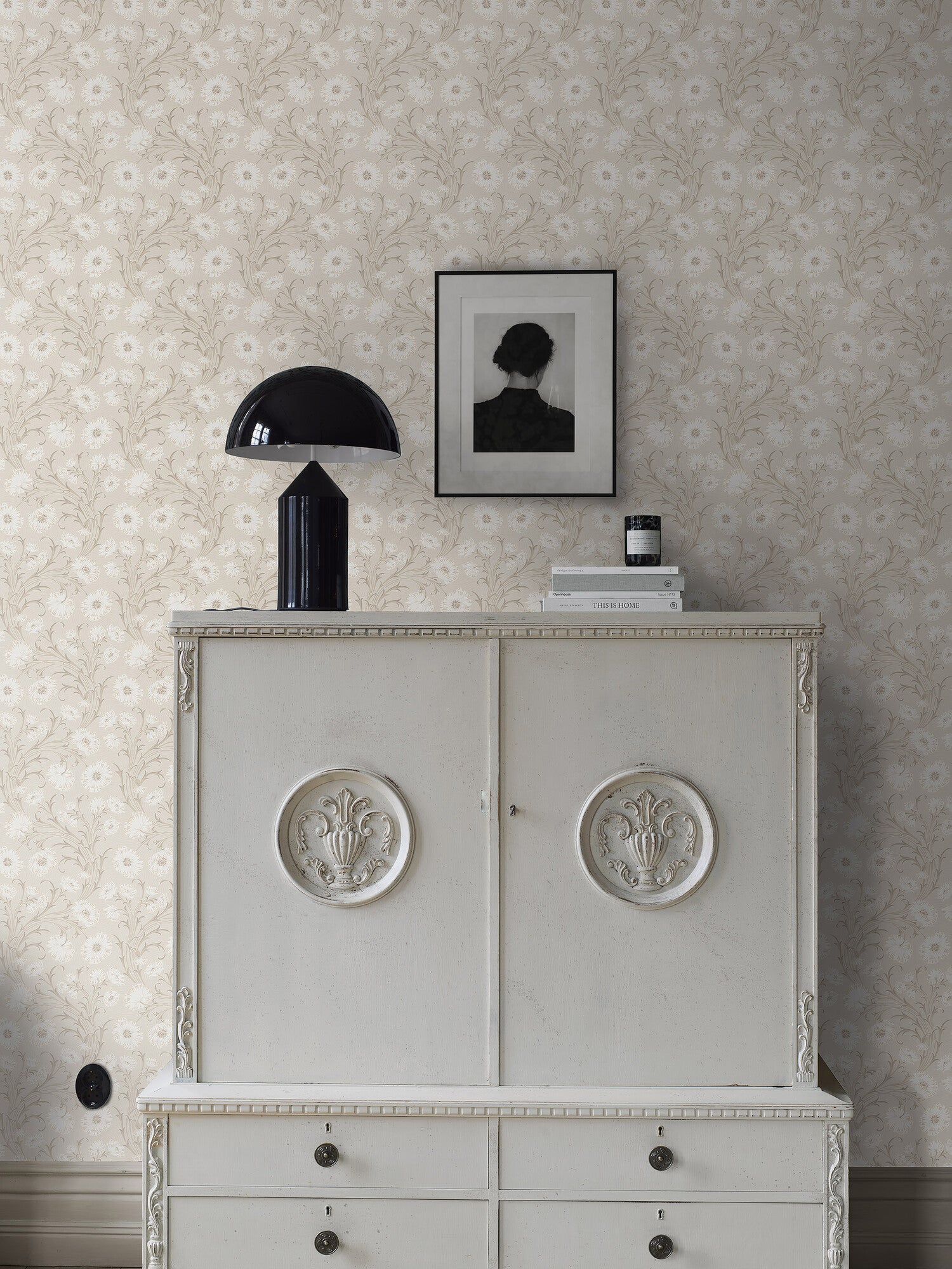 Poppy Flow, blommor på gråbeige botten