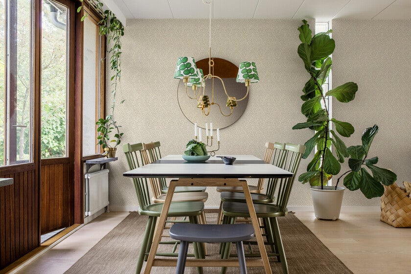 Kryddhyllan, beige tapet