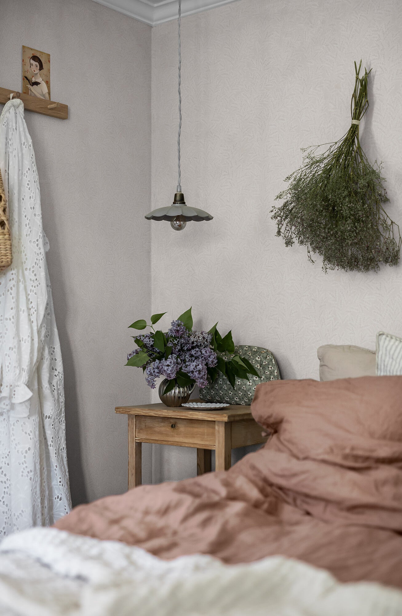 Molly´s Meadow  varma toner av vitt och gråbeige