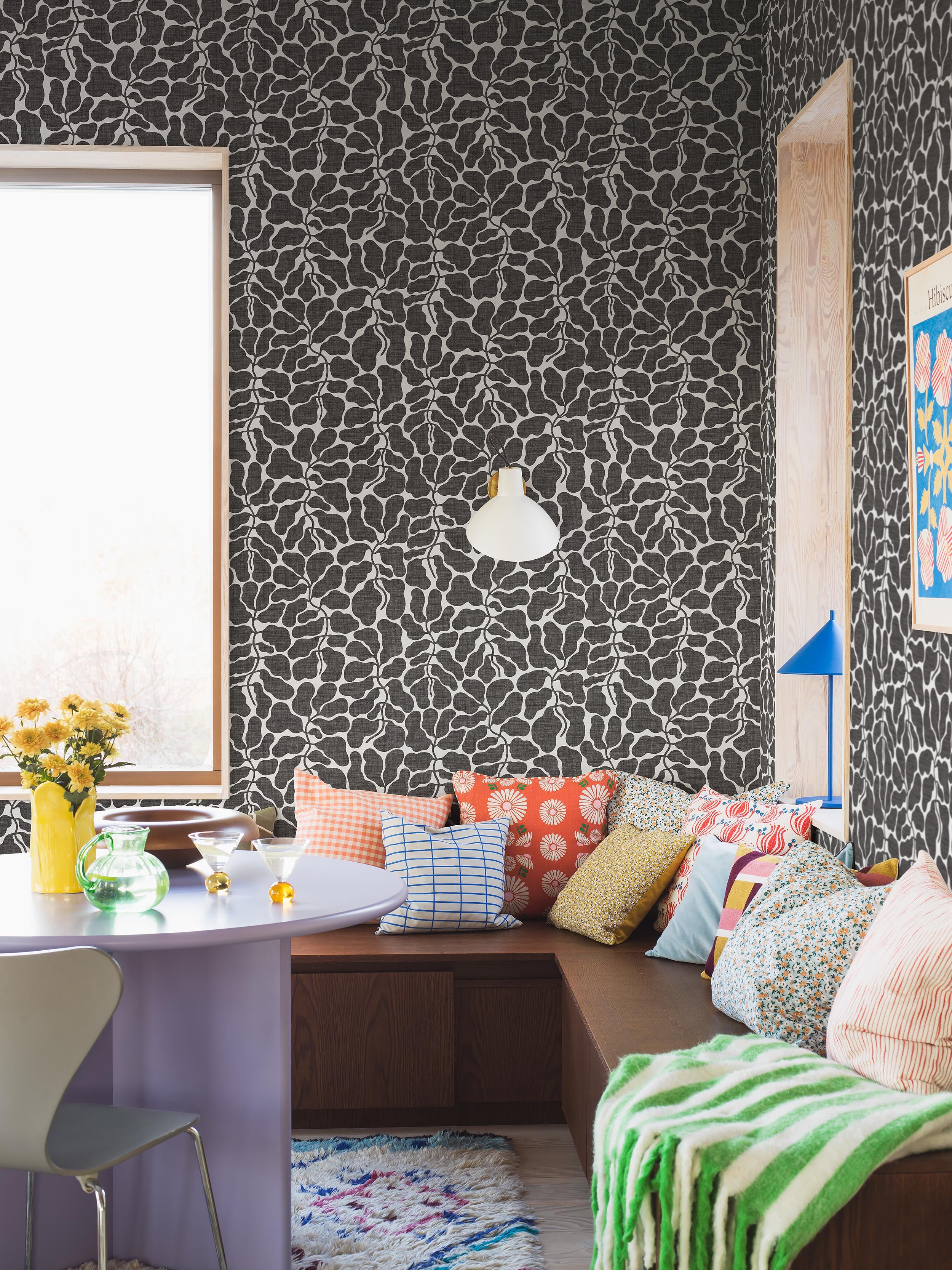 My Secret Garden, svartvit