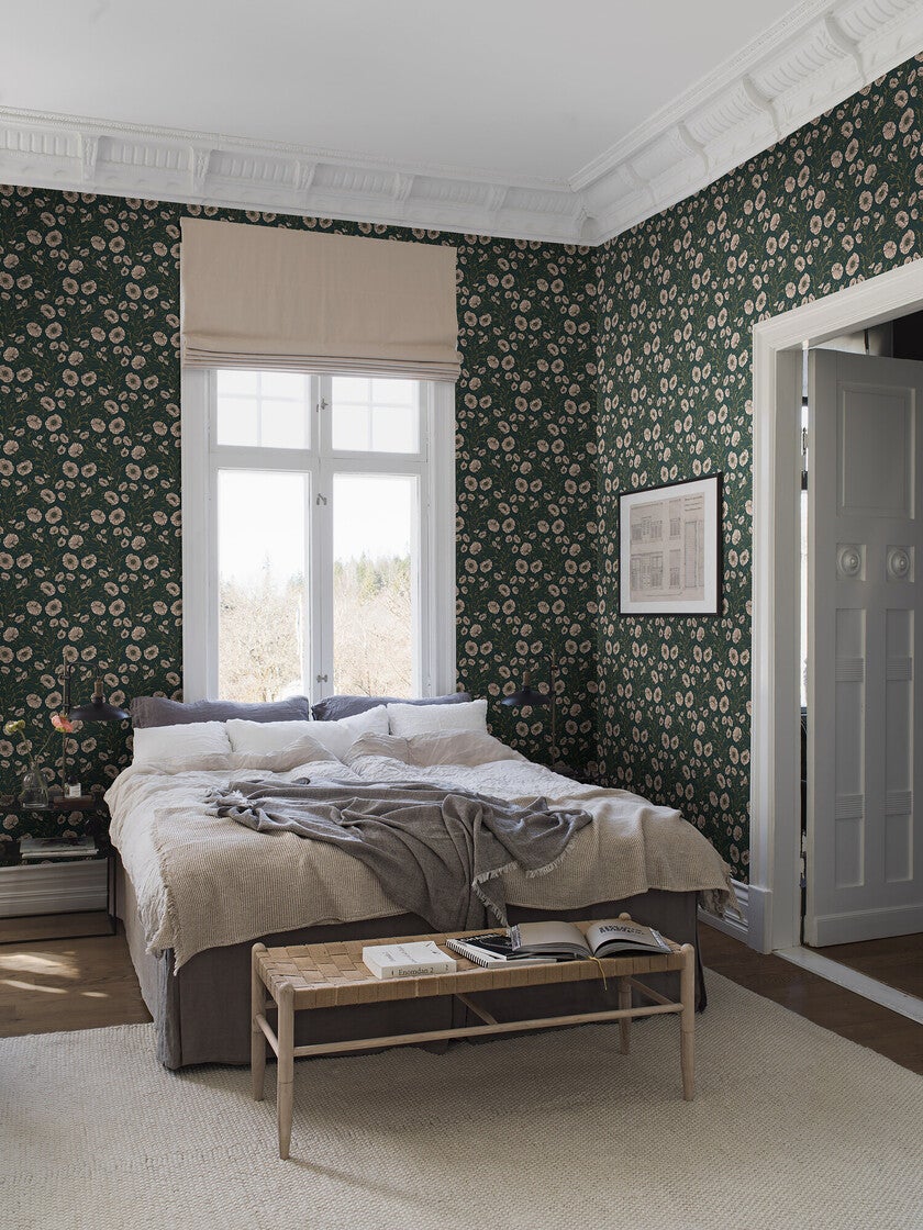 Poppy Flow, blommor på brun botten