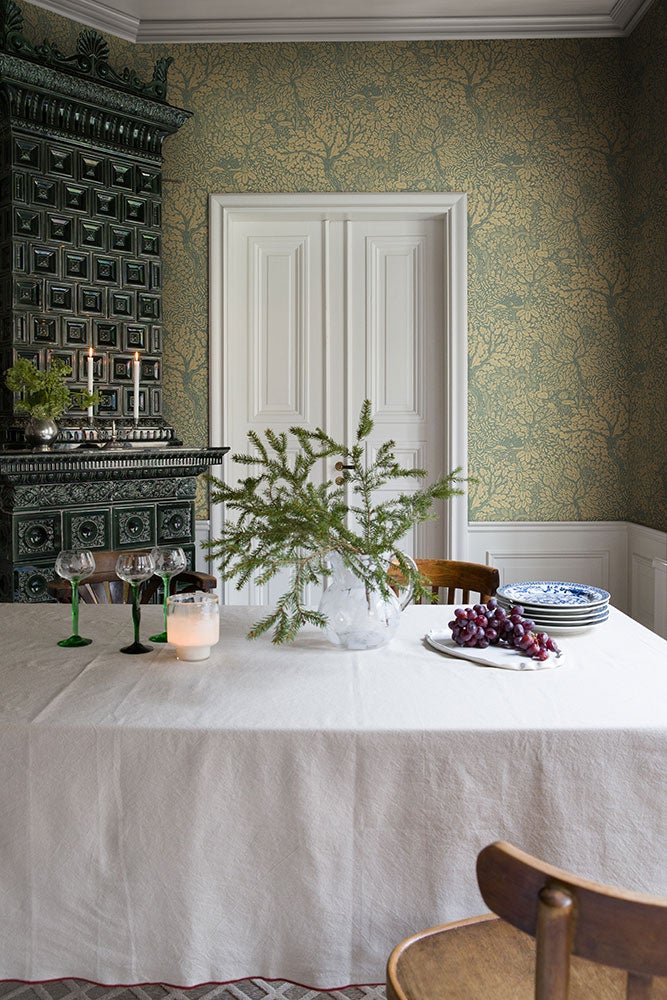 Olle, tapet i grönblått och gult