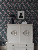 Poppy Flow, blommor på blå botten