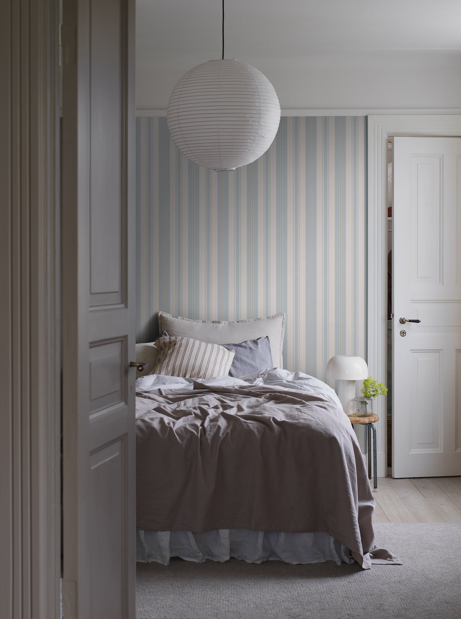 Gustaf, blå och beige tapet