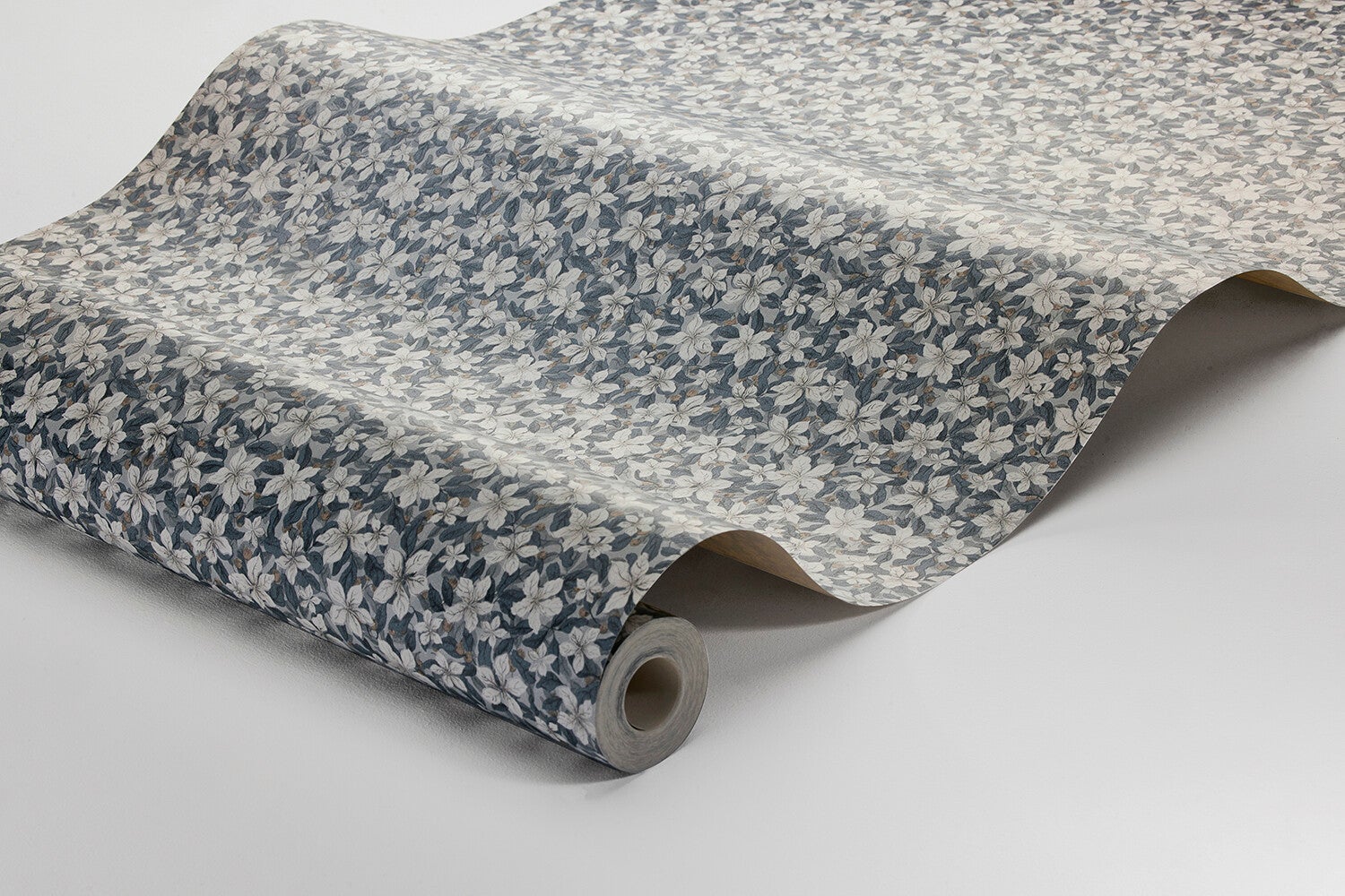 Skogsblomst, blå och vit tapet